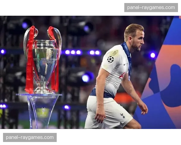 欧冠主题展览在伦敦开幕，展出历届冠军奖杯与经典影像